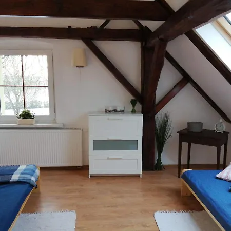 Zielone Kusin, Feriehus *